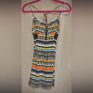 Vibrant Zigzag Patterned Women's Short Dress-Zip Front-Black Stretch Rib Panel